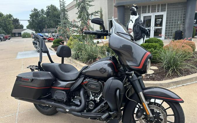 2018 Harley-Davidson FLHXSE CVO Street Glide