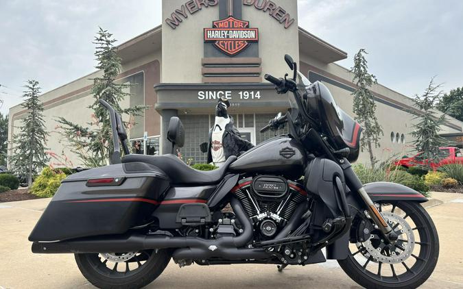 2018 Harley-Davidson FLHXSE CVO Street Glide