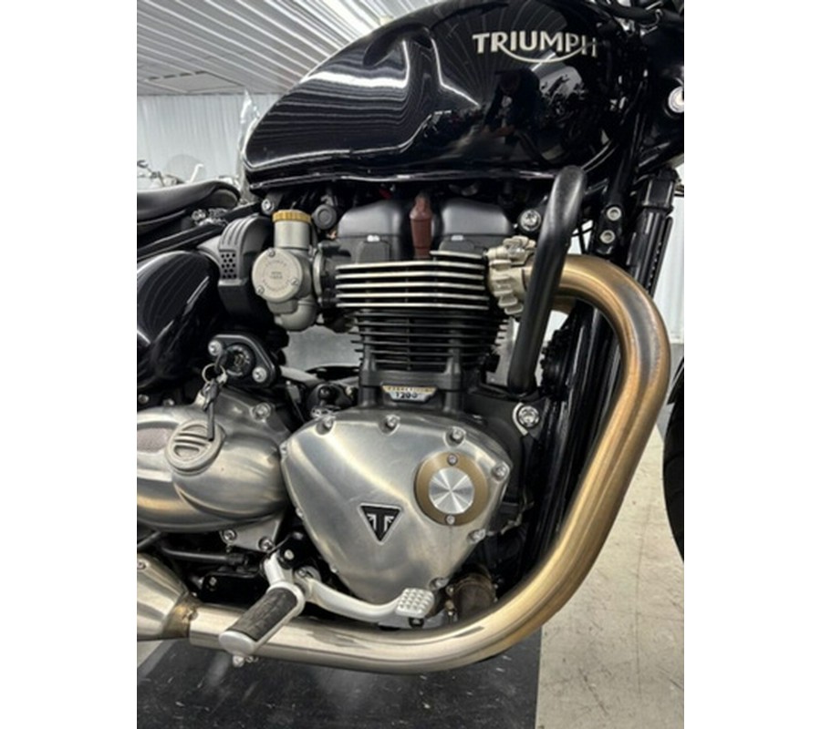 2018 Triumph Bonneville Bobber Jet Black