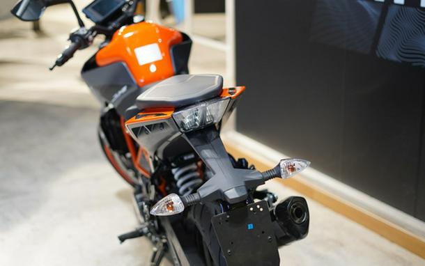 2023 KTM Duke 390