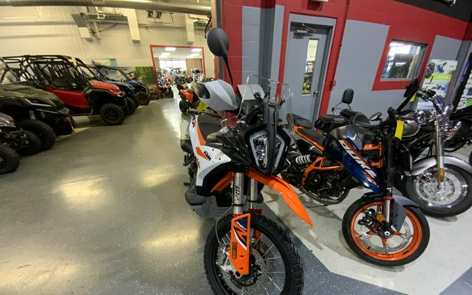 2023 KTM 890 Adventure R First Look [7 Fast Facts + 16 Photos]