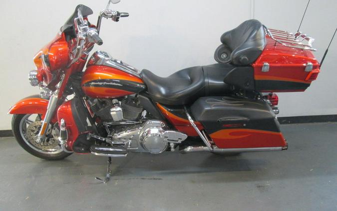 2013 Harley-Davidson® FLHTCUSE8 - CVO™ Ultra Classic® Electra Glide®