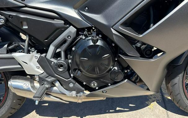 2022 Kawasaki Ninja 650 ABS Metallic Matte Graphenesteel Gray