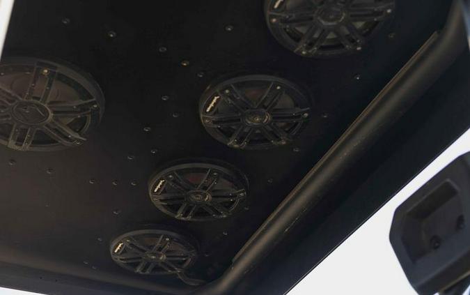 2023 Can-Am® Defender MAX DPS HD10