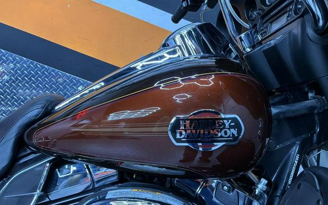 2011 Harley-Davidson® FLHTCU - Ultra Classic® Electra Glide®