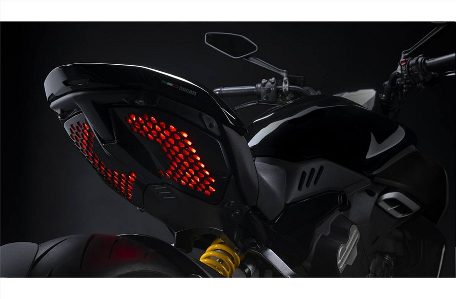 2023 Ducati Diavel V4 Thrilling Black