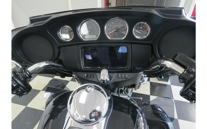 2022 Harley-Davidson® FLHTCU TRI GLIDE ULTRA