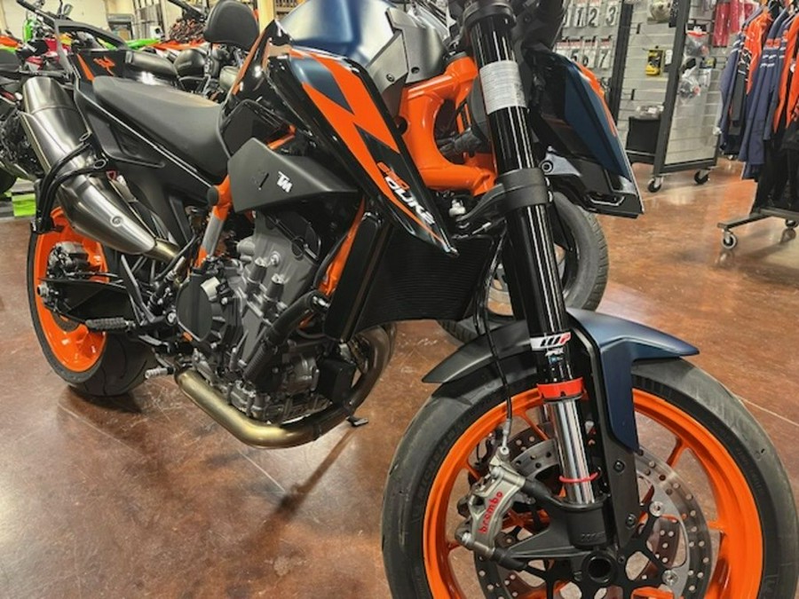 2023 KTM 890 Duke R