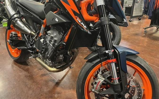 2023 KTM 890 Duke R