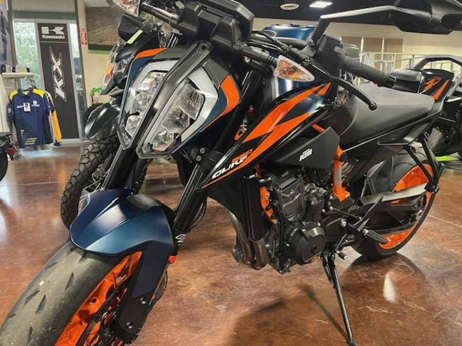 2023 KTM 890 Duke R