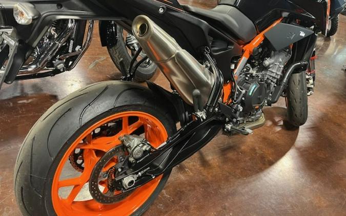 2023 KTM 890 Duke R