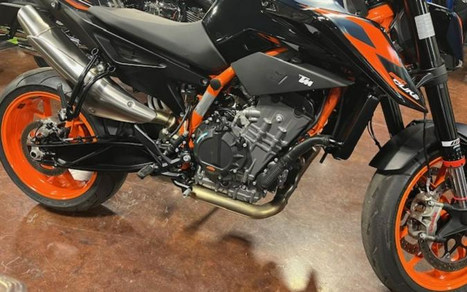 2023 KTM 890 Duke R