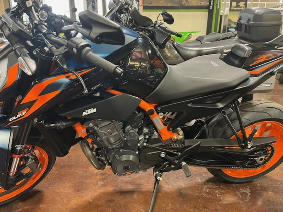 2023 KTM 890 Duke R