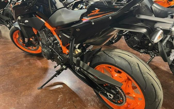 2023 KTM 890 Duke R