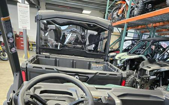 2025 Can-Am® Defender MAX HD7
