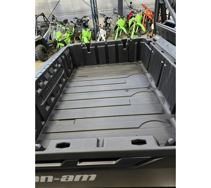 2025 Can-Am® Defender MAX HD7