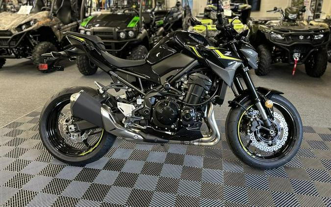 2024 Kawasaki Z900 ABS Metallic Spark Black/Metallic Matte Dark Gray