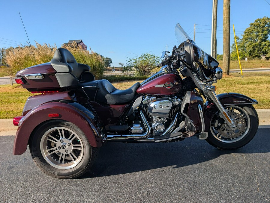 2022 Harley-Davidson® Tri Glide® Ultra Midnight Crimson/Vivid Black