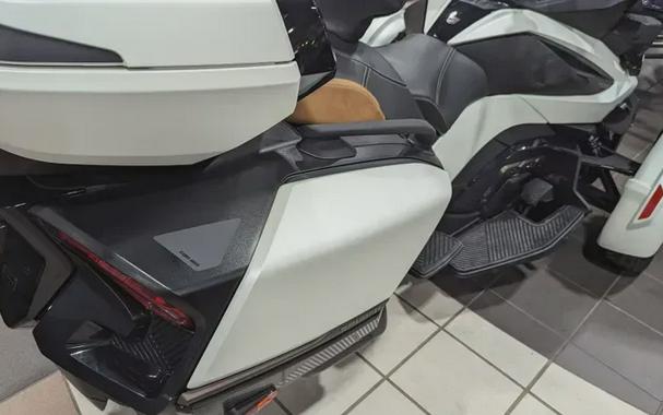 New 2024 CAN-AM SPYDER RT SEATOSKY VEGAS WHITE SATIN