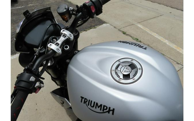 2019 STREET TRIPLE R LOW RIDE HEIGHT - Triumph