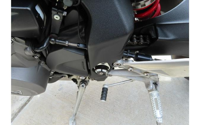 2019 STREET TRIPLE R LOW RIDE HEIGHT - Triumph