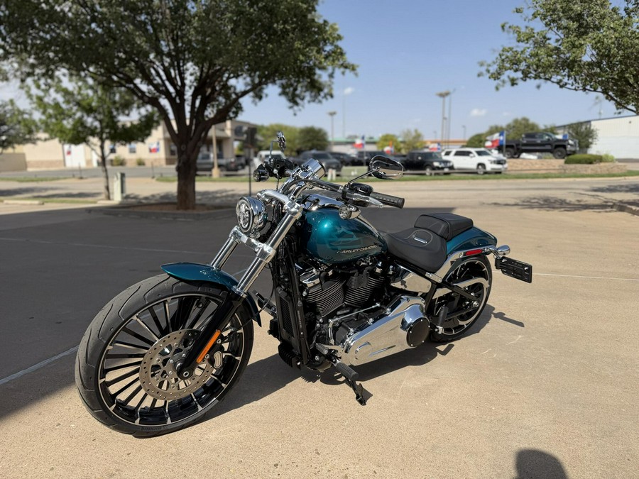 2026 Harley-Davidson® Breakout® Teal Thunder Chrome Trim