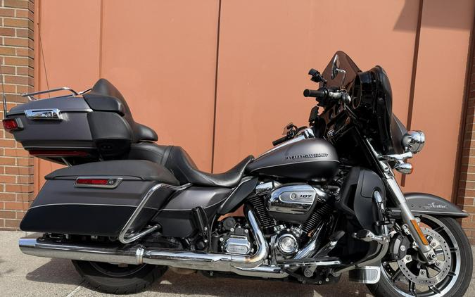 Harley-Davidson® Ultra Limited Low Vivid Black & Charcoal Denim Pinstripe
