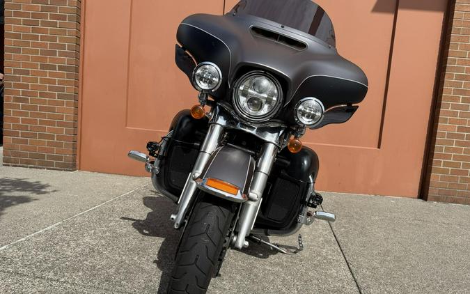 Harley-Davidson® Ultra Limited Low Vivid Black & Charcoal Denim Pinstripe