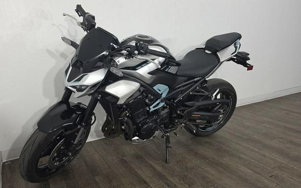 2025 Kawasaki Z900 ABS Galaxy Silver/Metallic Spark Black