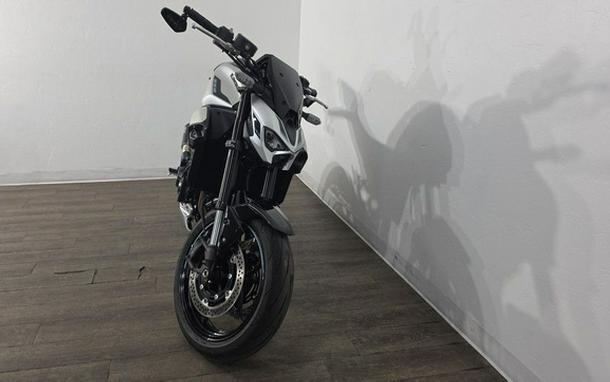 2025 Kawasaki Z900 ABS Galaxy Silver/Metallic Spark Black