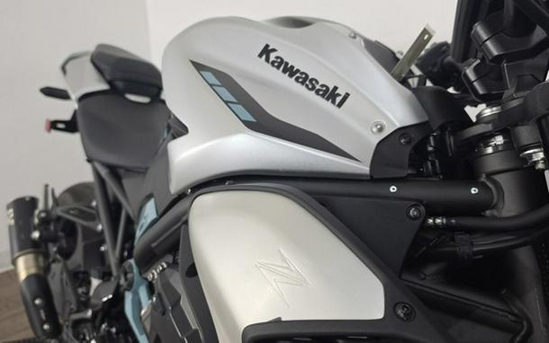 2025 Kawasaki Z900 ABS Galaxy Silver/Metallic Spark Black