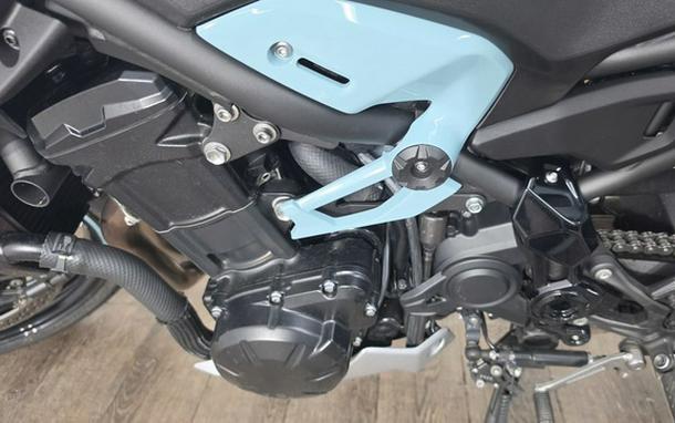 2025 Kawasaki Z900 ABS Galaxy Silver/Metallic Spark Black