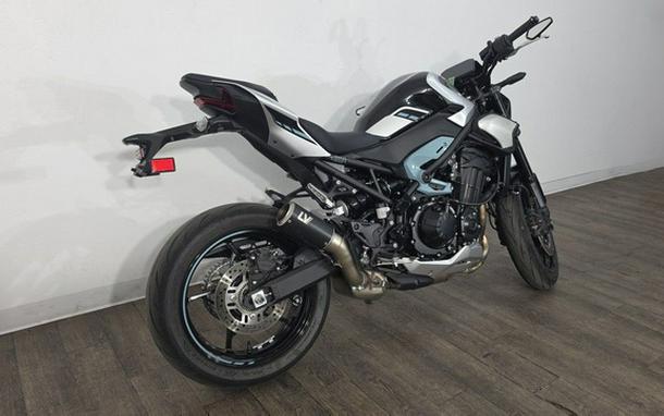 2025 Kawasaki Z900 ABS Galaxy Silver/Metallic Spark Black