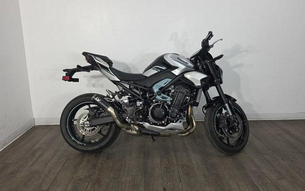 2025 Kawasaki Z900 ABS Galaxy Silver/Metallic Spark Black