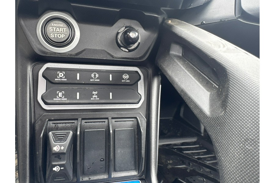 2026 Can-Am MAVERICK R XRC