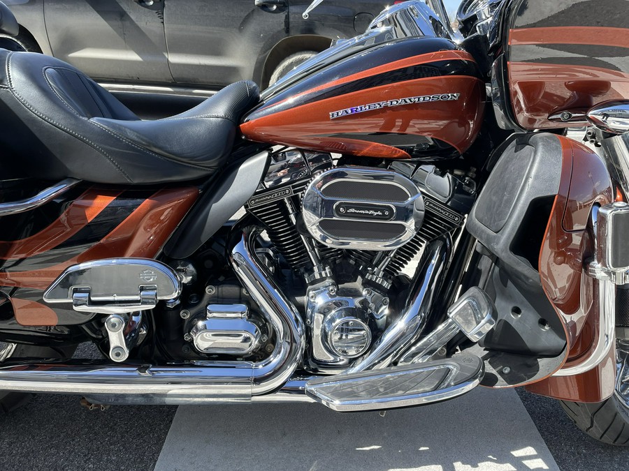2015 Harley-Davidson® FLTRUSE CVO™ Road Glide® Ultra