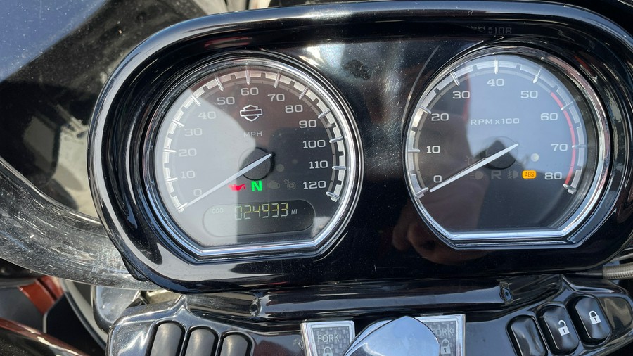 2015 Harley-Davidson® FLTRUSE CVO™ Road Glide® Ultra