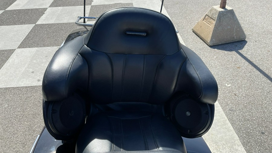 2015 Harley-Davidson® FLTRUSE CVO™ Road Glide® Ultra