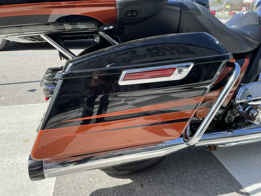 2015 Harley-Davidson® FLTRUSE CVO™ Road Glide® Ultra