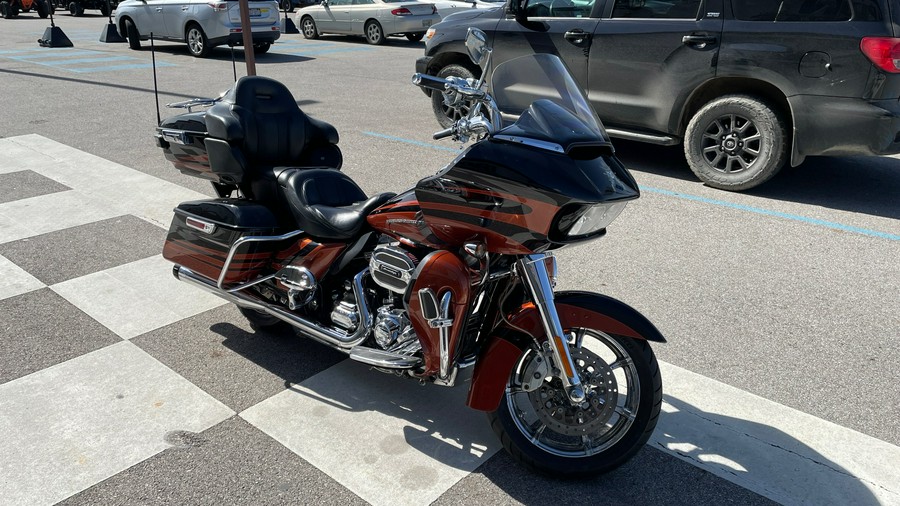 2015 Harley-Davidson® FLTRUSE CVO™ Road Glide® Ultra