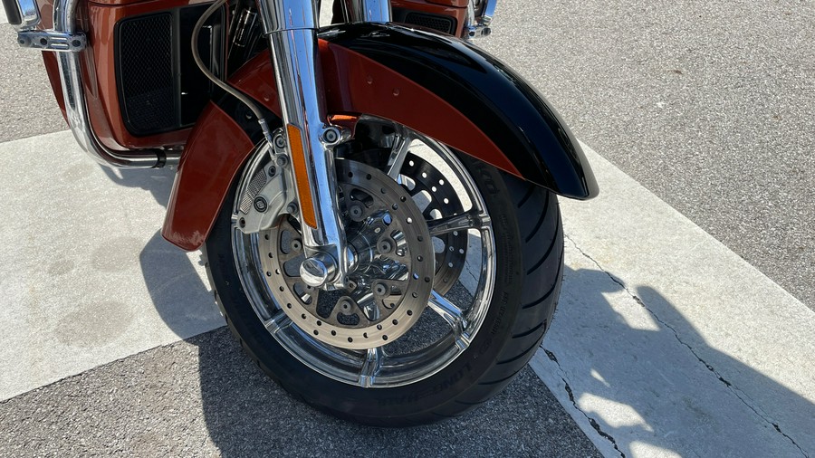 2015 Harley-Davidson® FLTRUSE CVO™ Road Glide® Ultra