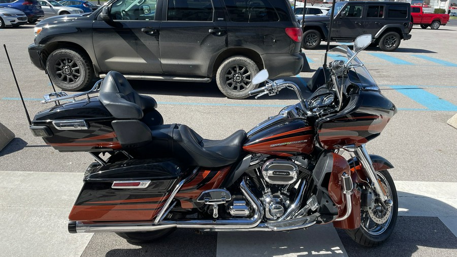 2015 Harley-Davidson® FLTRUSE CVO™ Road Glide® Ultra