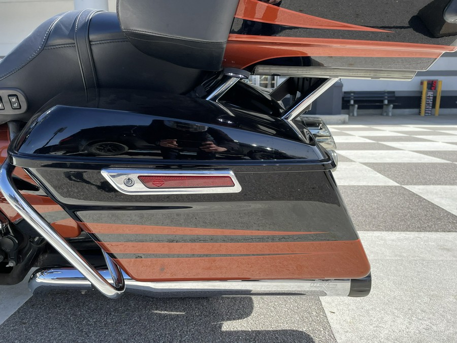 2015 Harley-Davidson® FLTRUSE CVO™ Road Glide® Ultra