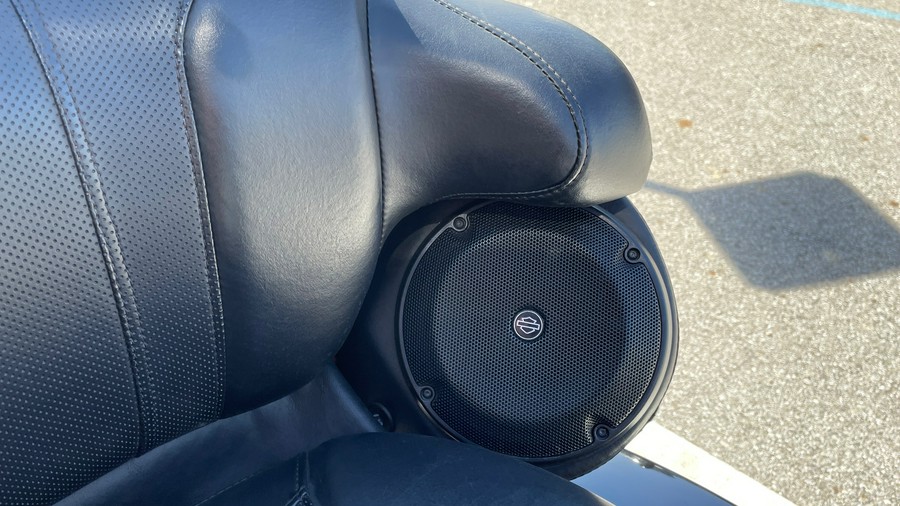 2015 Harley-Davidson® FLTRUSE CVO™ Road Glide® Ultra