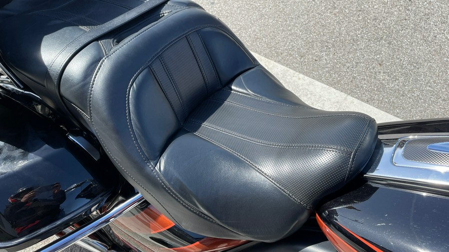 2015 Harley-Davidson® FLTRUSE CVO™ Road Glide® Ultra