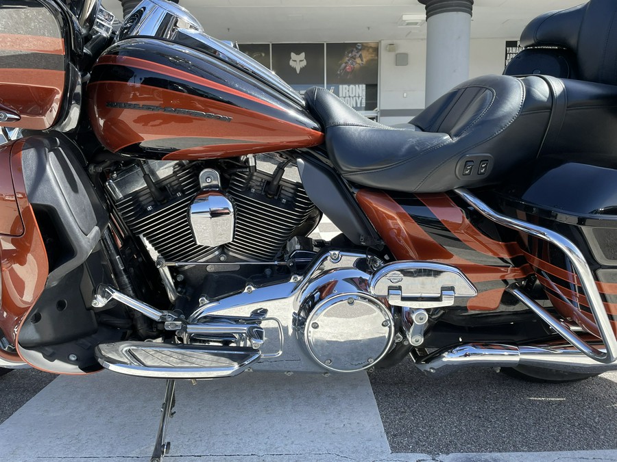 2015 Harley-Davidson® FLTRUSE CVO™ Road Glide® Ultra