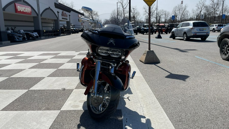 2015 Harley-Davidson® FLTRUSE CVO™ Road Glide® Ultra