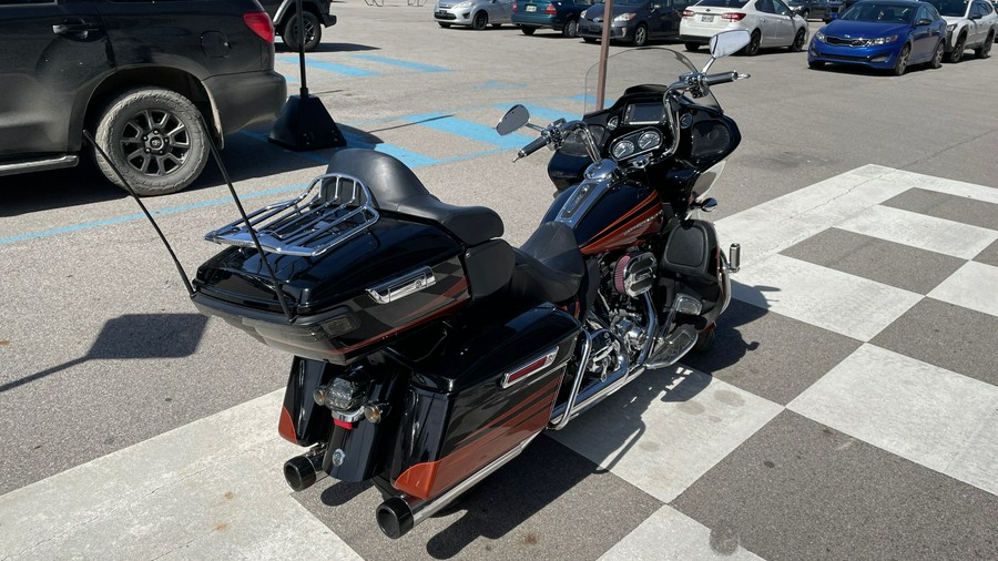 2015 Harley-Davidson® FLTRUSE CVO™ Road Glide® Ultra