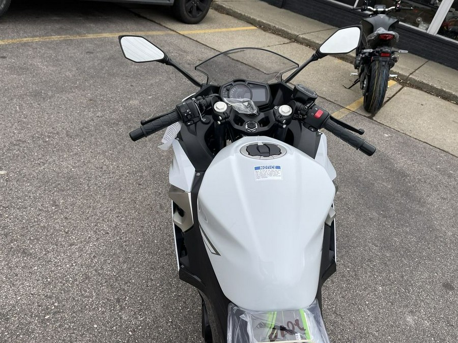 2023 Kawasaki Ninja® 400 Pearl Blizzard White/Metallic Carbon Gray