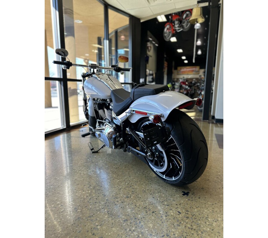 2024 Harley-Davidson Breakout White Onyx Pearl